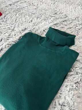 Classic Turtleneck Sweater - Deep Green